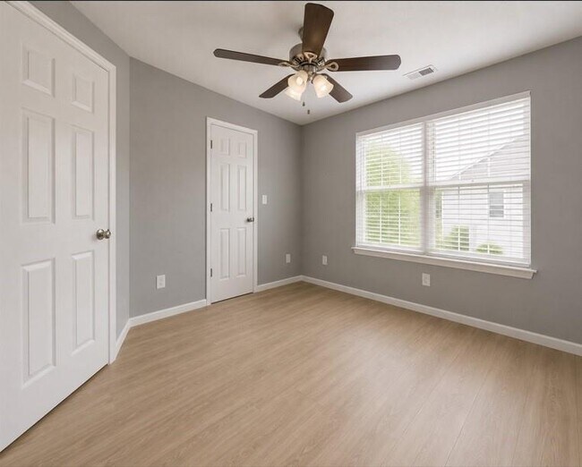 Building Photo - 170 Windcroft Ct NW