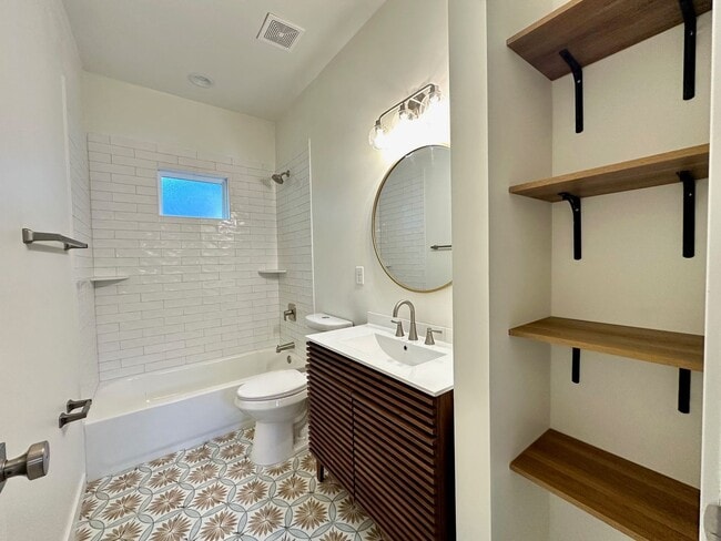 Building Photo - Gorgeous New Home! Close to Historic District and Beach