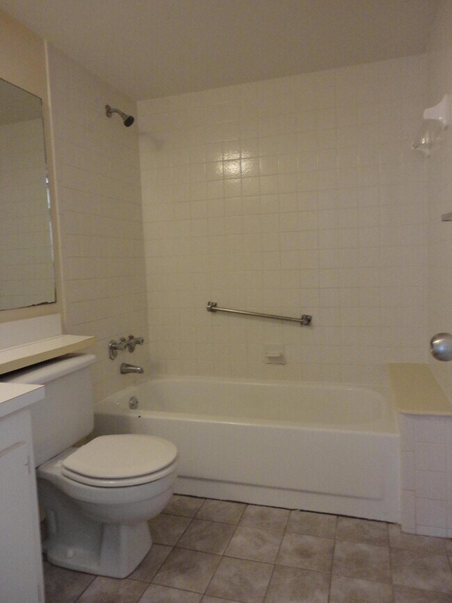 Building Photo - 207 Foxtail Dr