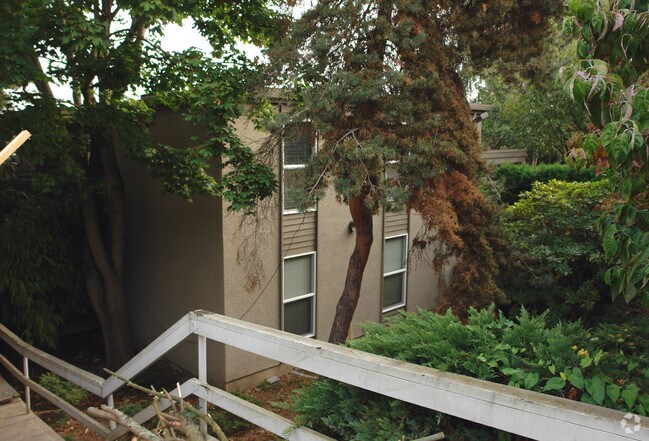 Building Photo - 608 W Emerson St