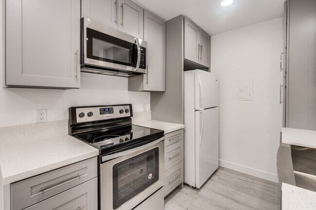 Building Photo - 5460 White Oak Ave