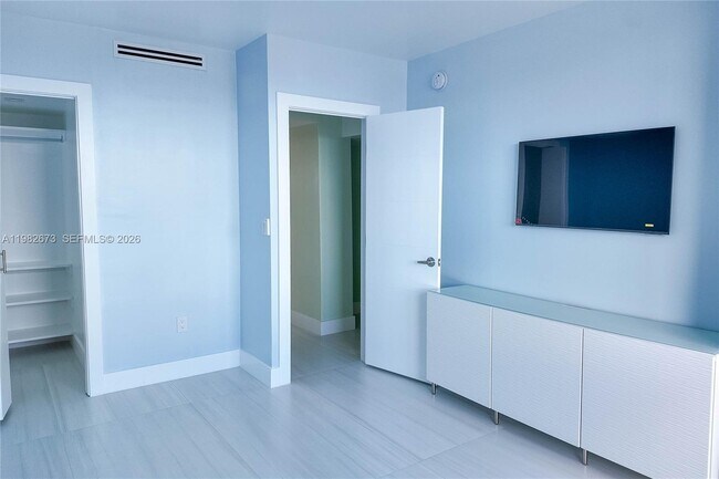 Building Photo - 1985 S Ocean Dr