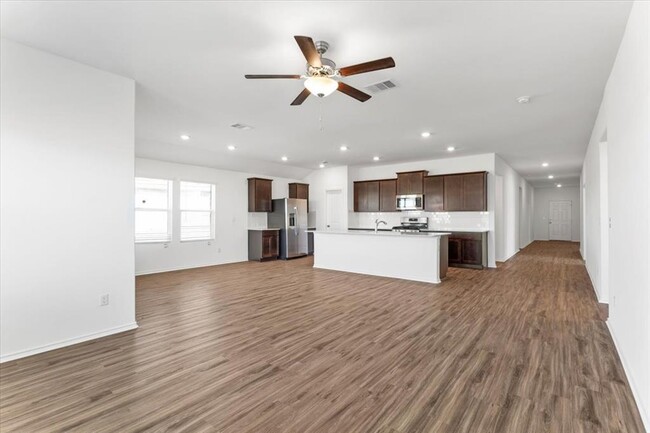 Building Photo - 425 Escondido Cir