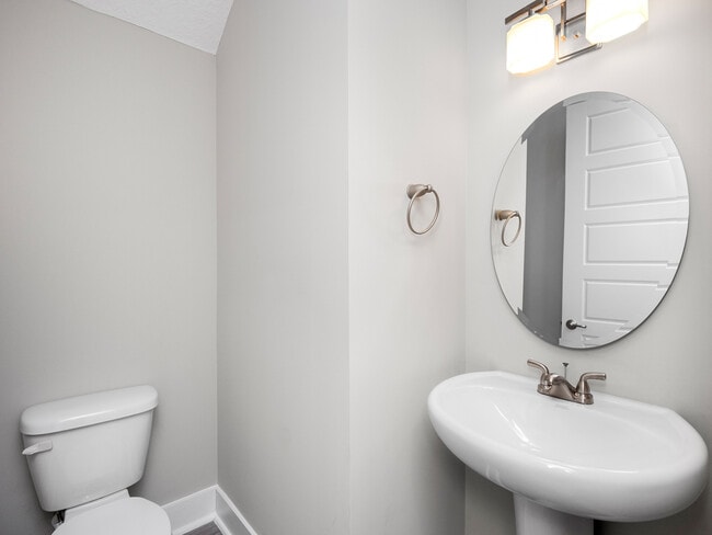 Building Photo - 786 6th Ave S