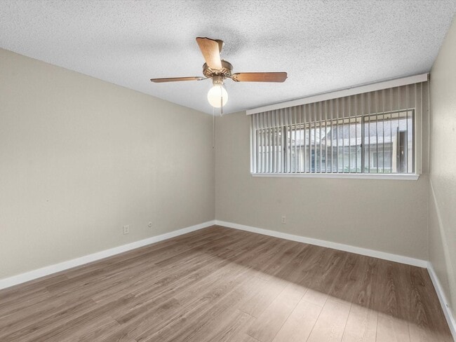 Building Photo - 5634 Birchmont Dr