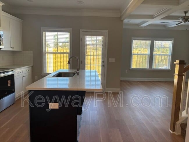 Building Photo - 527 Yuma Ln