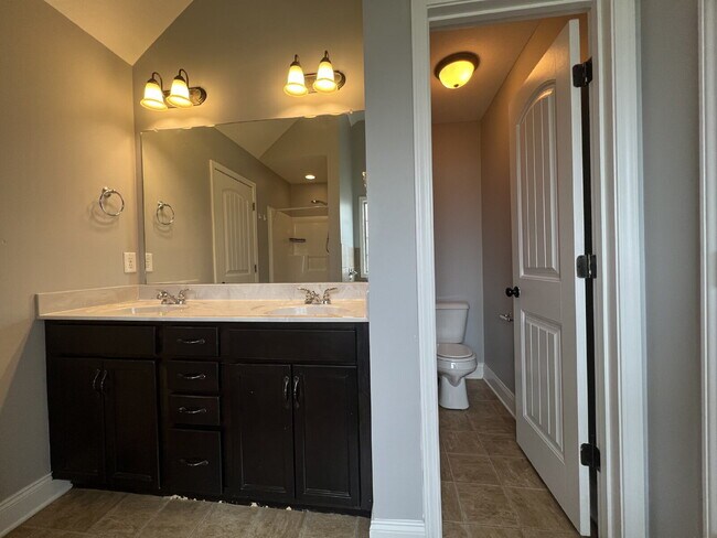 Building Photo - 599 Kicker Ct