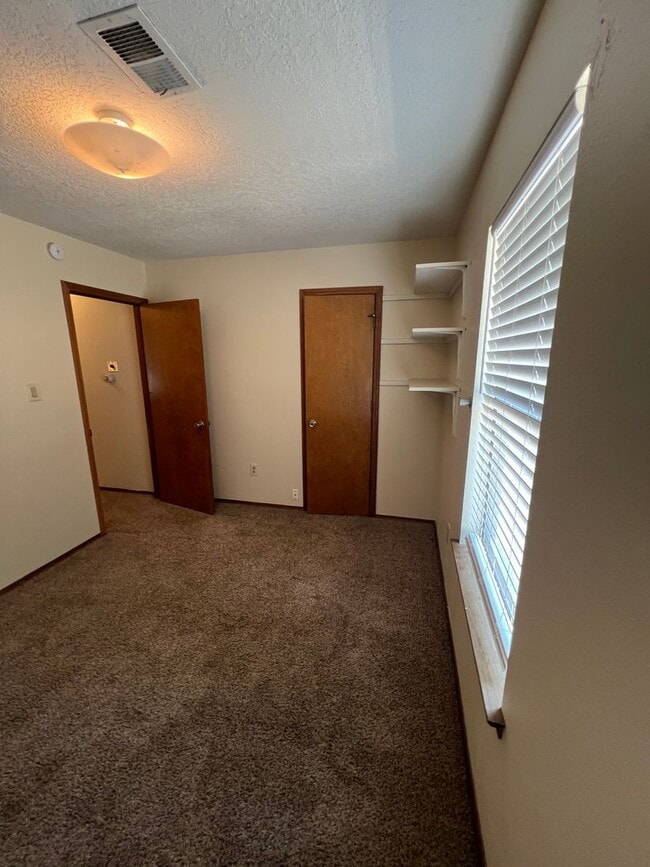 Building Photo - Taylor Ranch 3 Bedrooms 2 Bath 2/CG 1164/sf