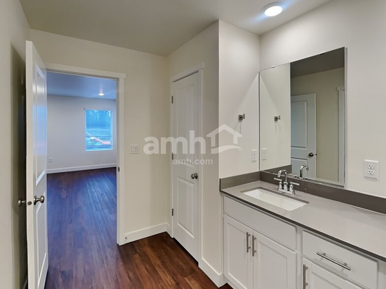 Building Photo - 4805 85th Ave NE