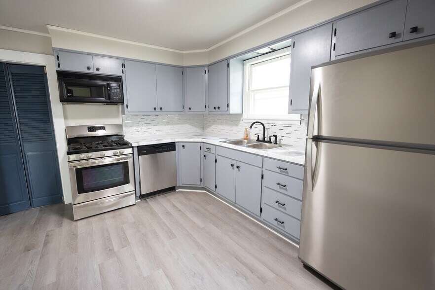 Building Photo - 413 E Hazel Ave