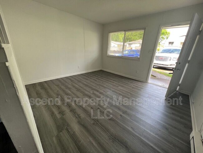 Building Photo - 1206 Sholar Ave