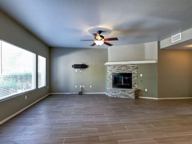 Building Photo - 10809 Garden Mist Dr
