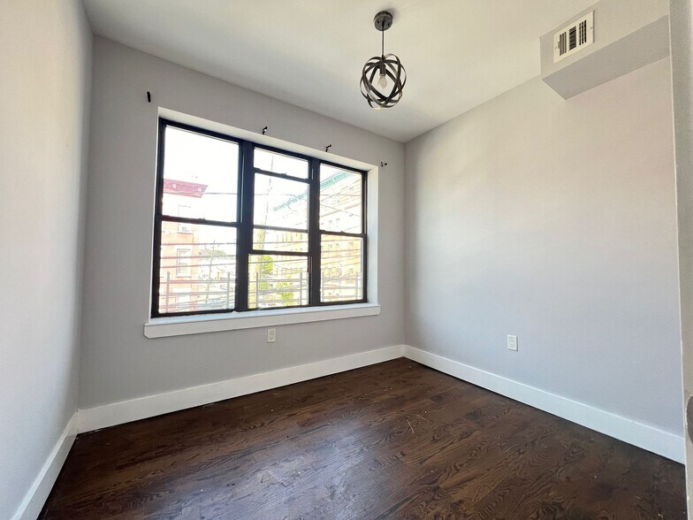 615 Bramhall 2L - 618 Bramhall Ave