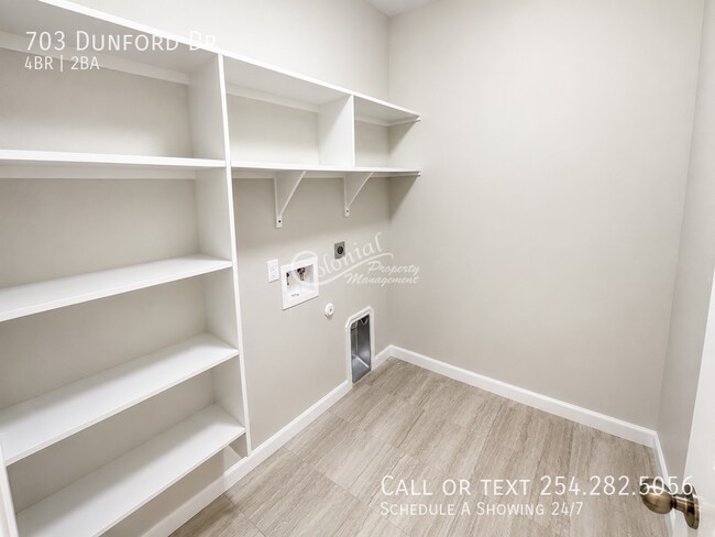Building Photo - 703 Dunford Dr