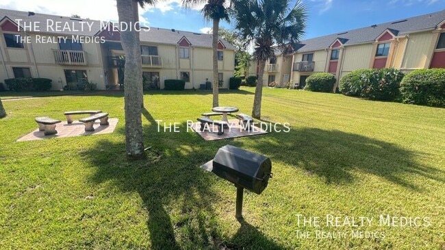 Building Photo - 2130 Forest Knoll Dr NE