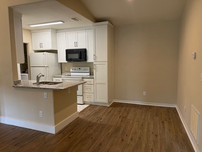 Building Photo - Plantation Point - Second Floor Villa