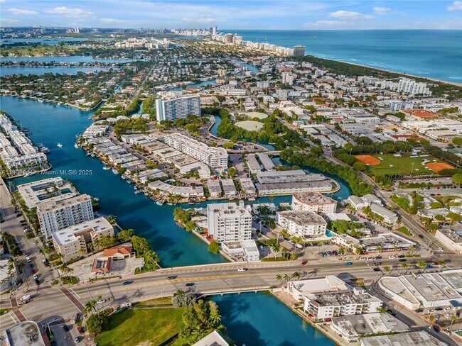 Building Photo - 7300 Wayne Ave