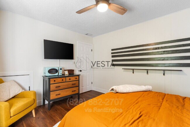 Building Photo - 12 Wood Rd