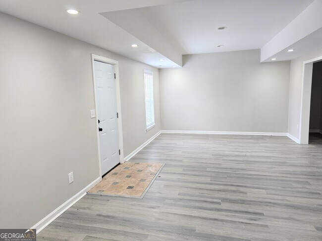 Building Photo - 641 Olde Ivy Way