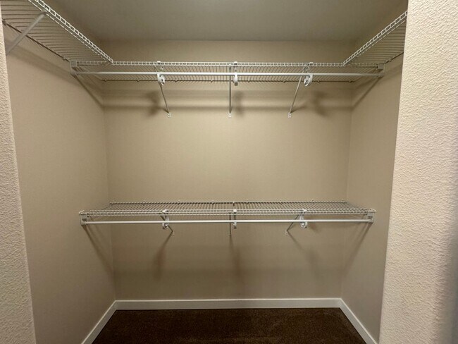 Building Photo - Well maintained, updated 3 bedroom home in quiet neighborhood