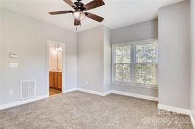 Building Photo - Wonderful craftsman style end-unit townhome