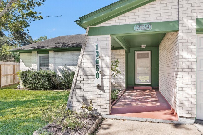 Building Photo - 13650 Cherrydown St