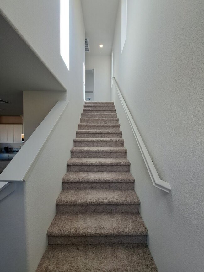 Building Photo - Beautiful, Almost New Home in Monte Verde ...