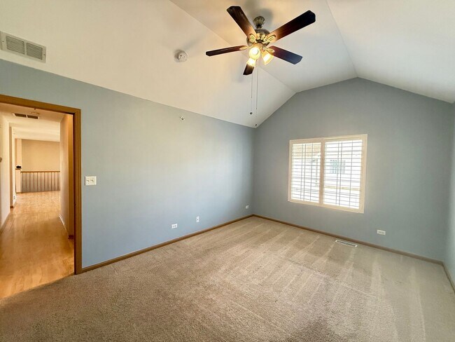 Building Photo - 616 Windsor Dr