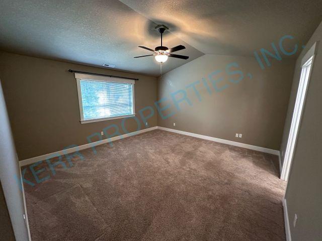 Building Photo - FREE RENT! Spacious 4-Bedroom Retreat with 2.5 Baths in Estacada – Your Dream Home Awaits!