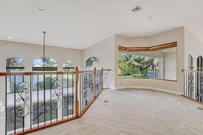 Building Photo - 10513 Versailles Blvd