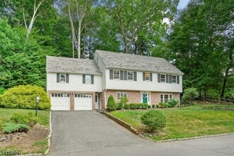 Building Photo - 304 Forest Dr S