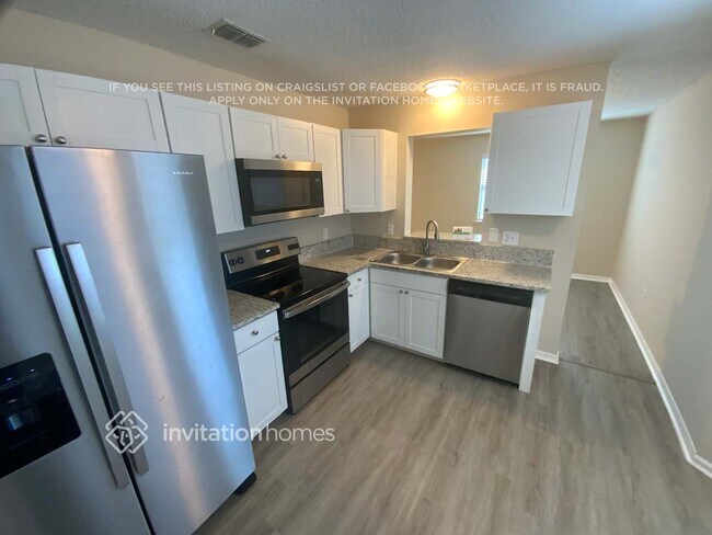 Building Photo - 7924 Honeysuckle Rose Ln