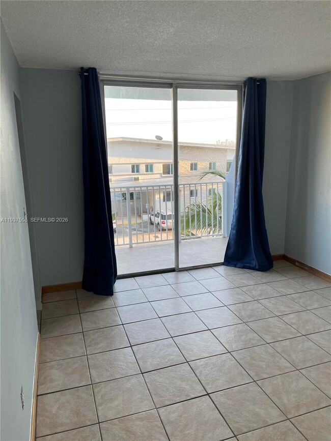 Building Photo - 1801 S Treasure Dr