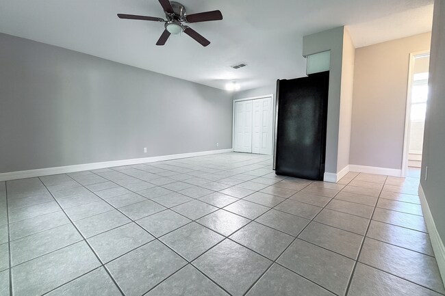 Building Photo - 5476/5478 Ave C