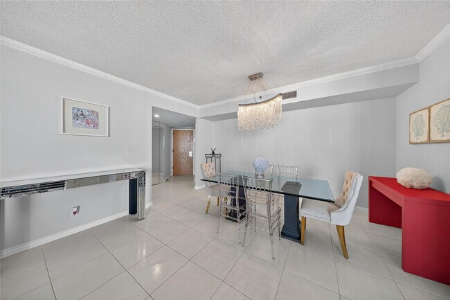 Building Photo - 20185 E Country Club Dr