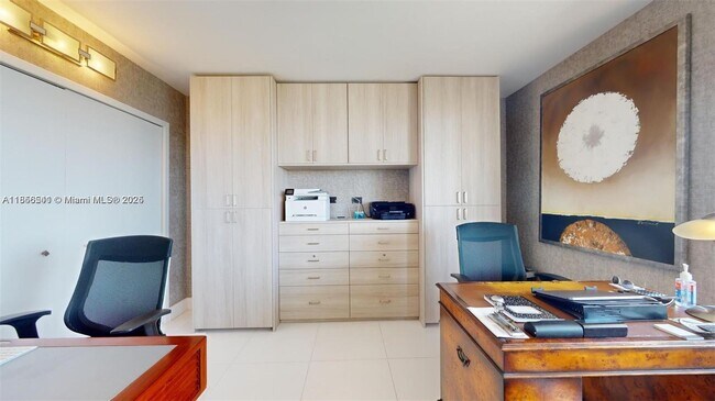 Building Photo - 3625 N Country Club Dr