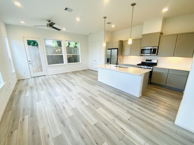 Building Photo - 1524 Ojeman Rd