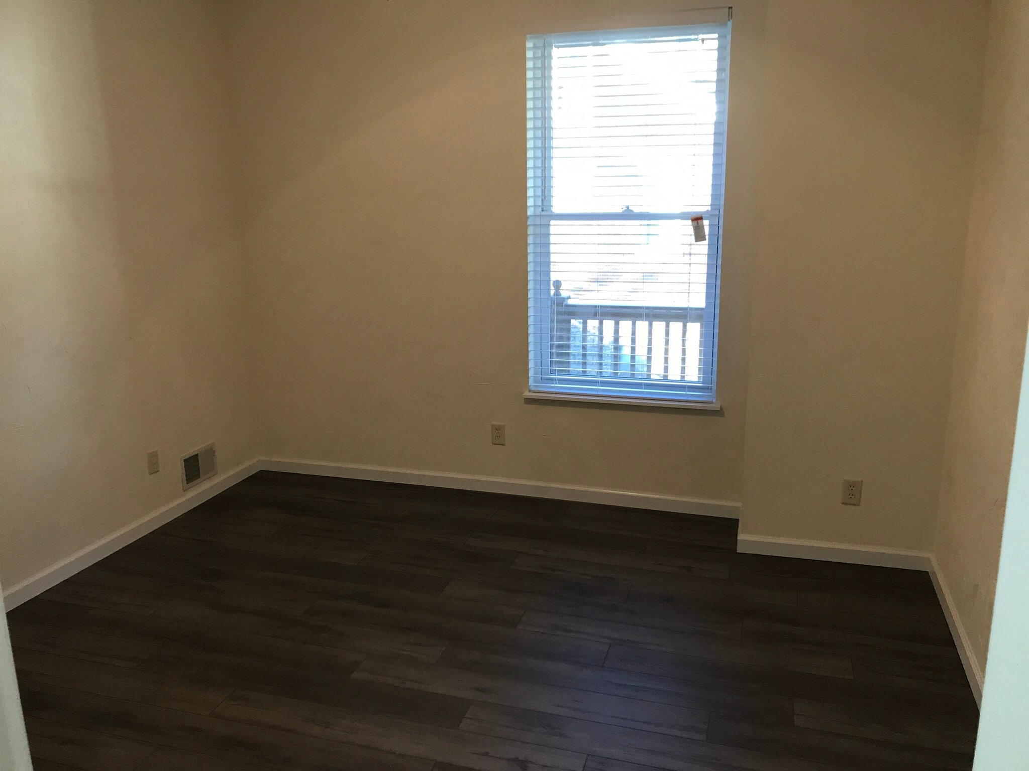 Building Photo - 507 6th St