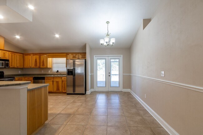 Building Photo - Charming 3BR/2BA Brick Home in the Heart o...