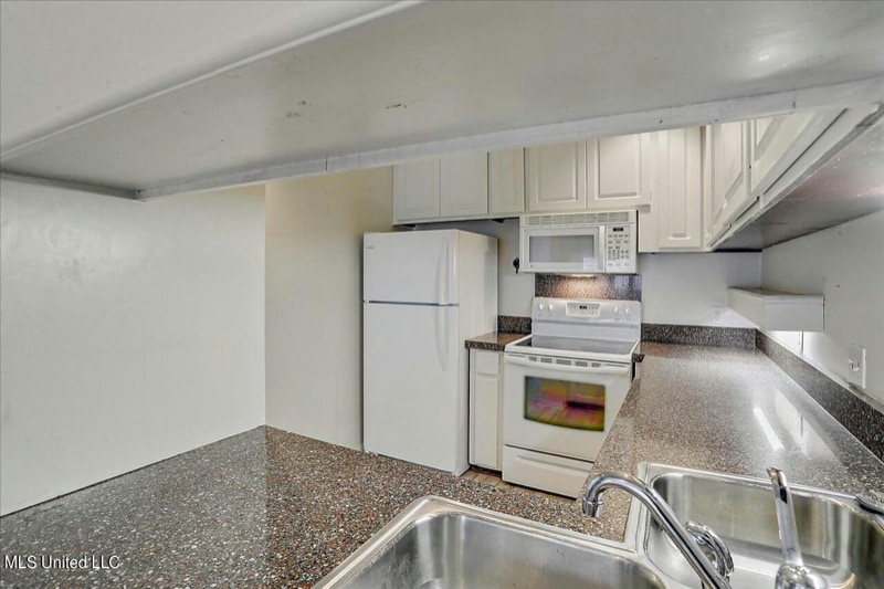 Building Photo - 200 Woodgreen Dr