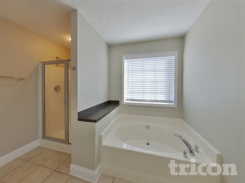 Building Photo - 1801 Fawn Ct