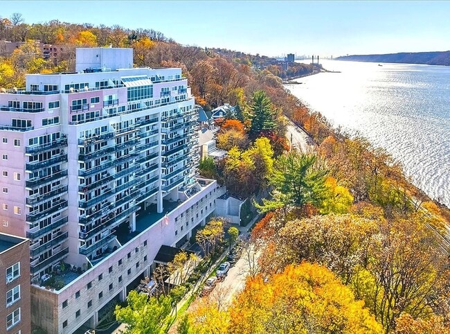 Building Photo - 1020 Warburton Ave