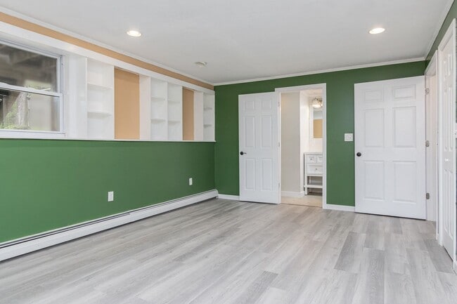 Building Photo - 240 Leda Ave