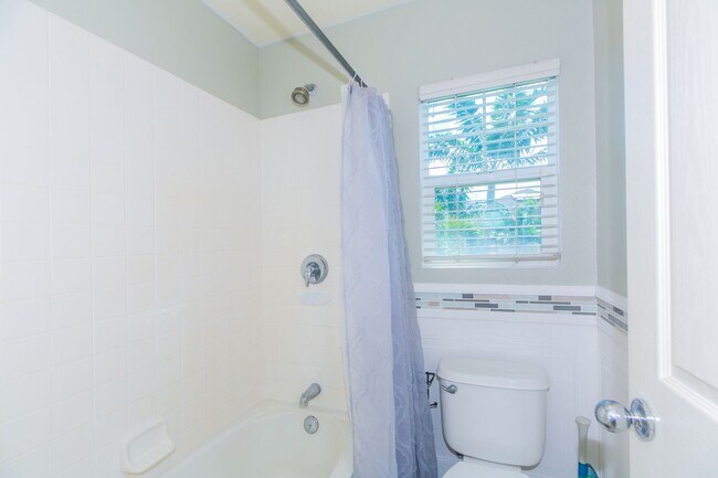 Building Photo - 91-1035 Kaipalaoa St #1303