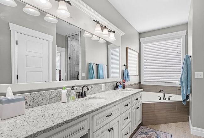 Building Photo - Beautiful Custom Home