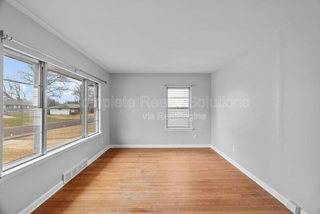 Building Photo - 9220 Leamont Dr