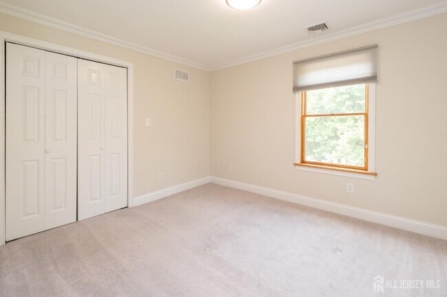 Building Photo - 135 Summerhill Rd