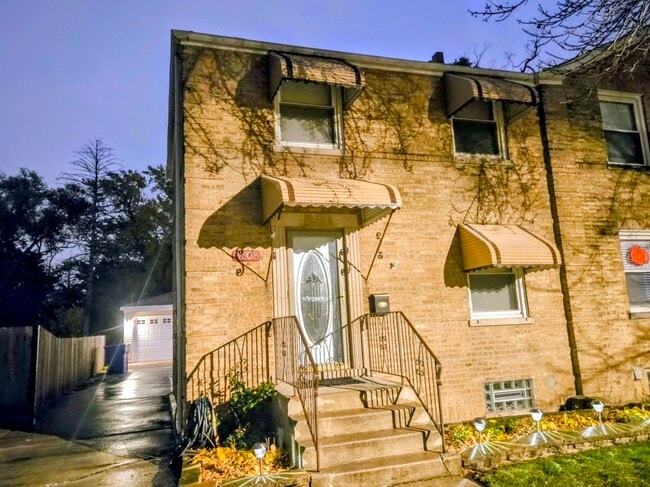 Building Photo - 3803 N Pacific Ave