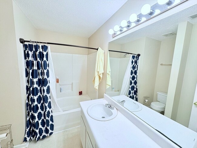 Building Photo - 504 Kingsman Ln