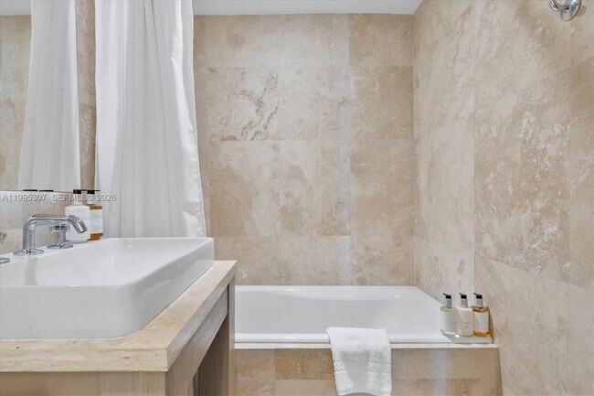 Building Photo - 102 24th St